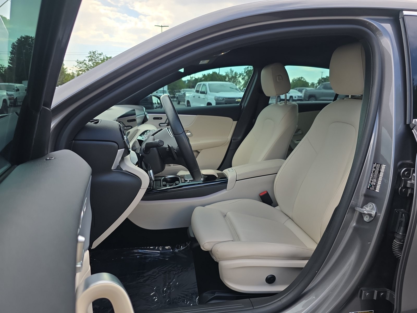 Used 2021 Mercedes-Benz A 220 4MATIC w/ Premium Package image 11