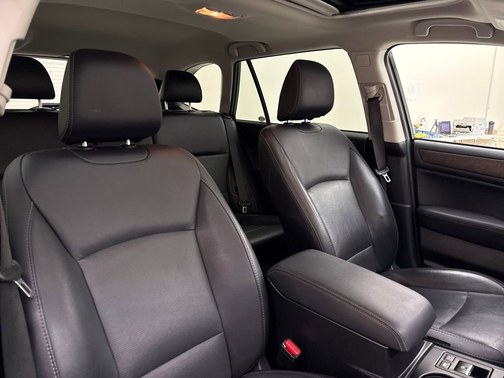 Used 2017 Subaru Outback 3.6R Limited image 25