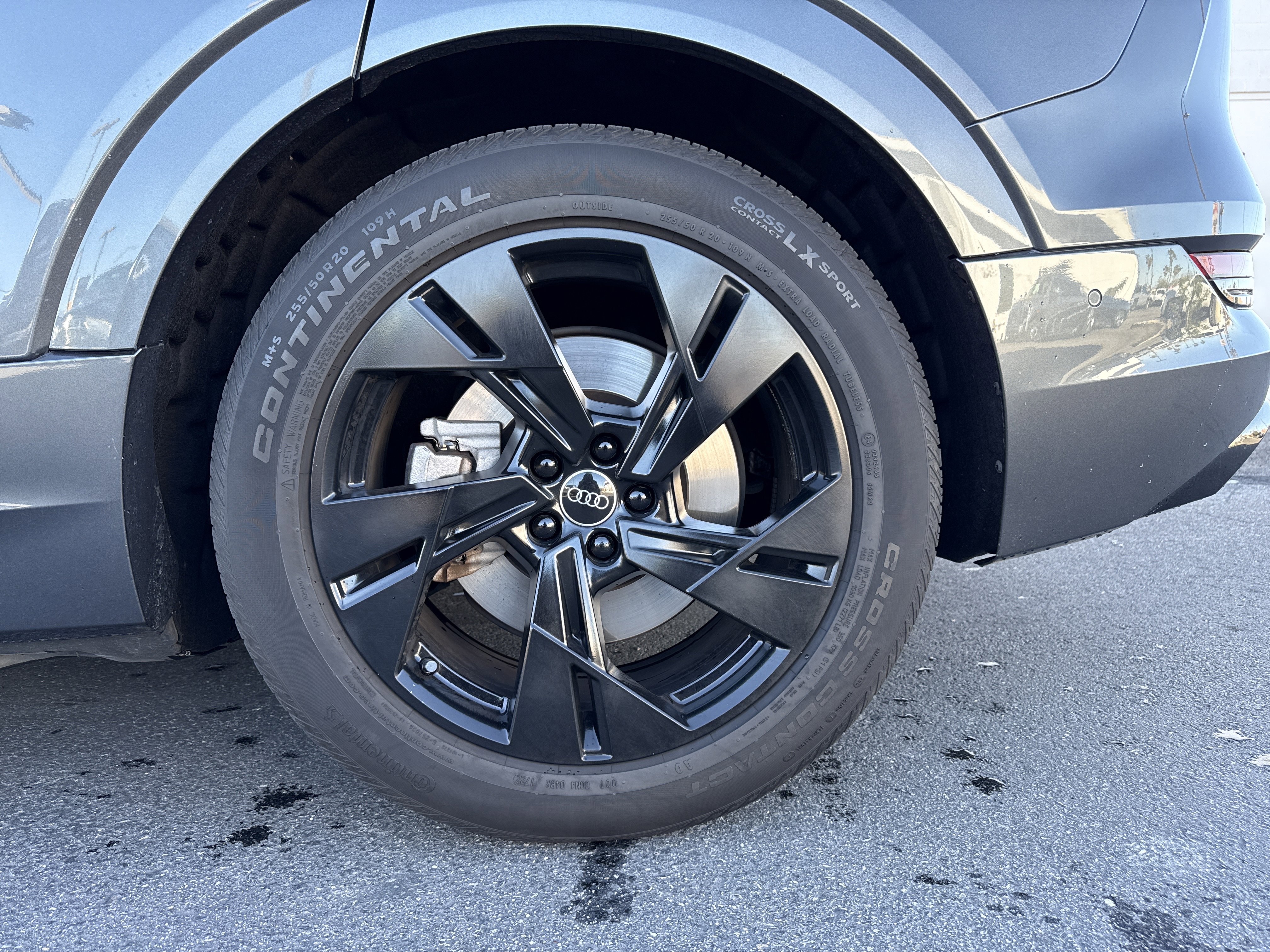 Used 2023 Audi e-tron Premium w/ Convenience Plus Package image 3