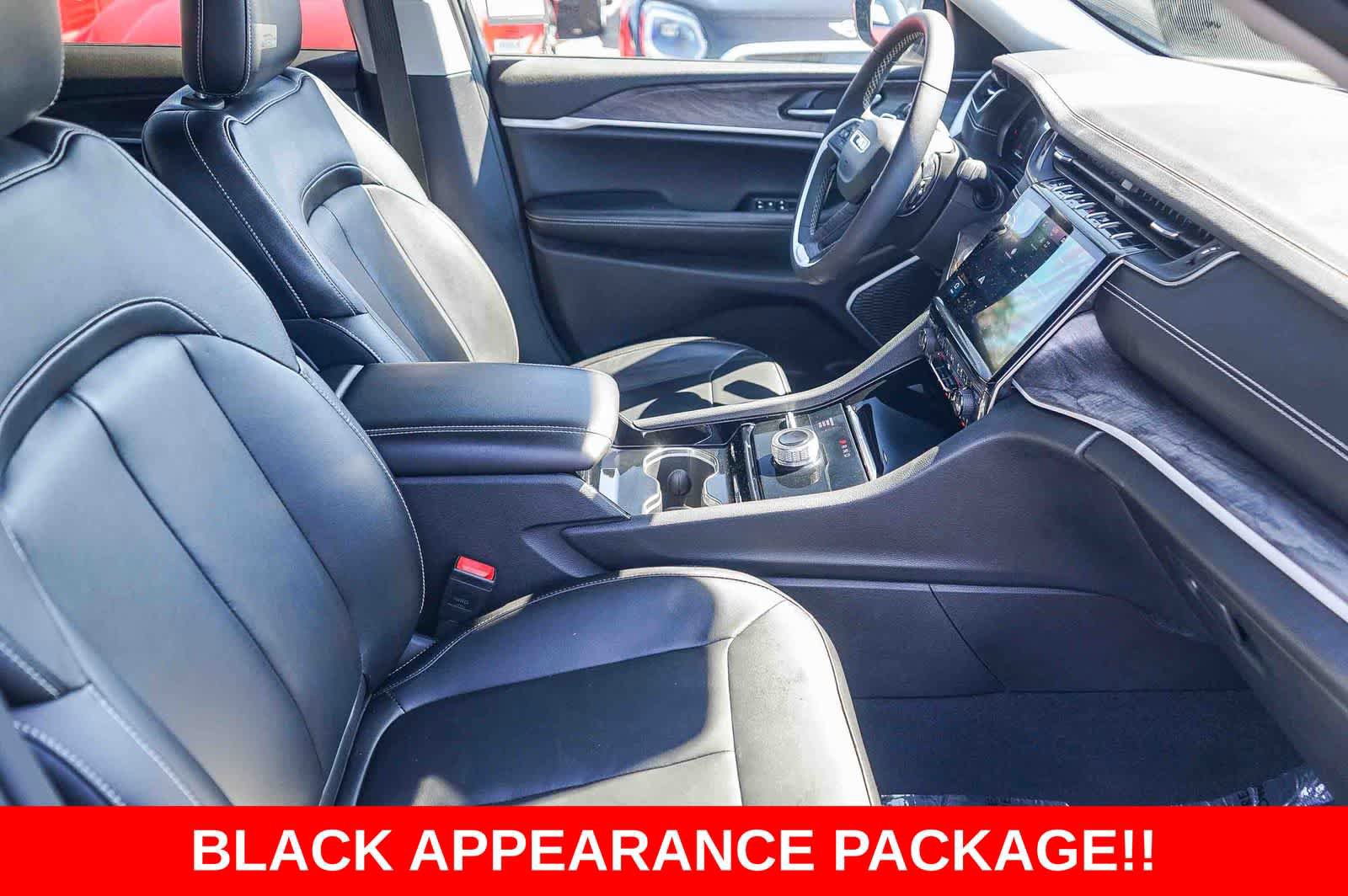 Used 2023 Jeep Grand Cherokee Limited w/ Black Appearance Package AWD/4WD image 15