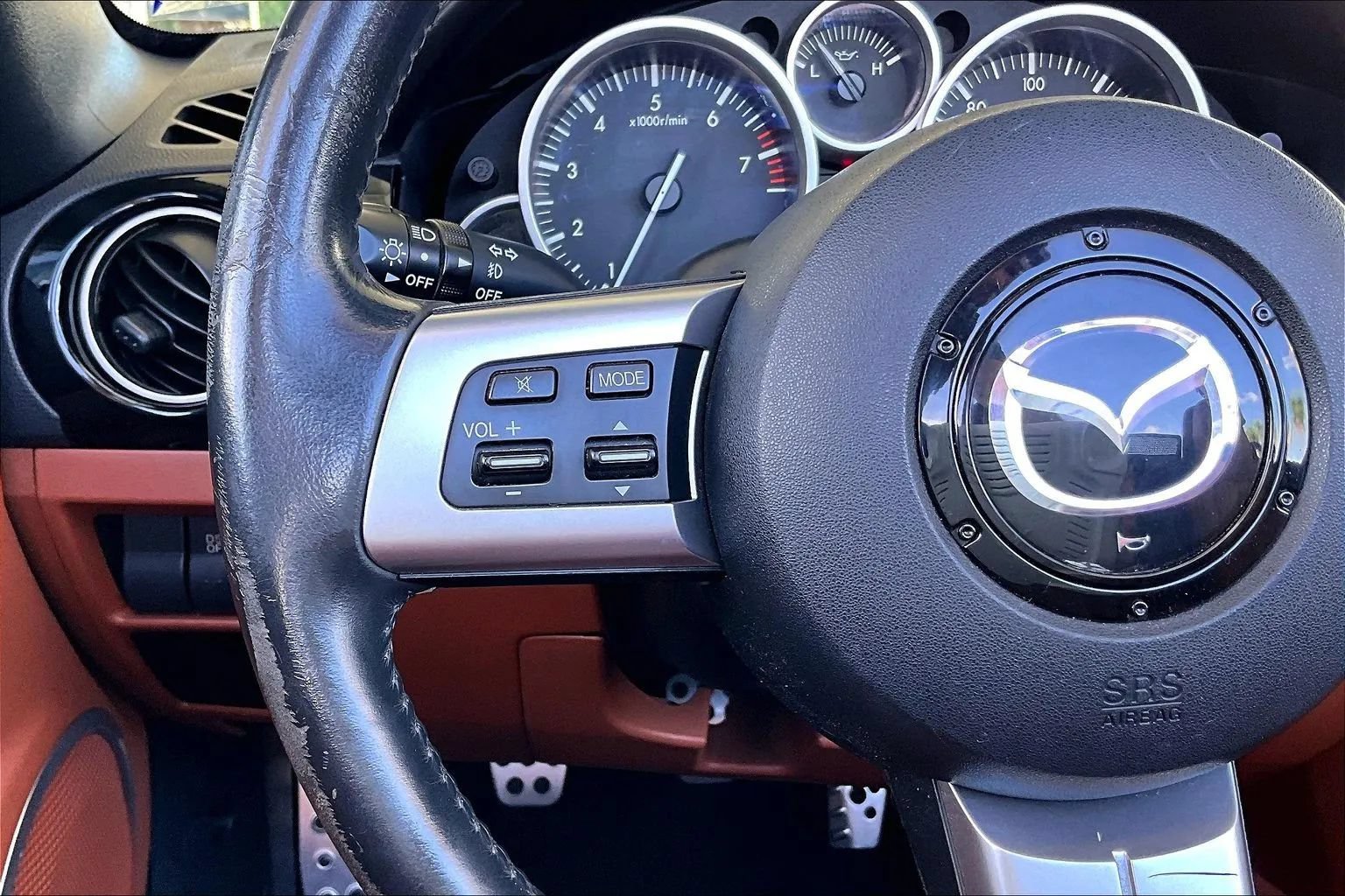 Used 2006 MAZDA MX-5 Miata Grand Touring w/ Premium Pkg RWD image 10