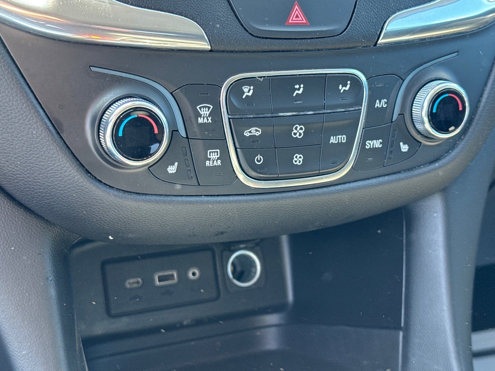 Used 2020 Chevrolet Equinox LT w/ Driver Convenience Package FWD image 20