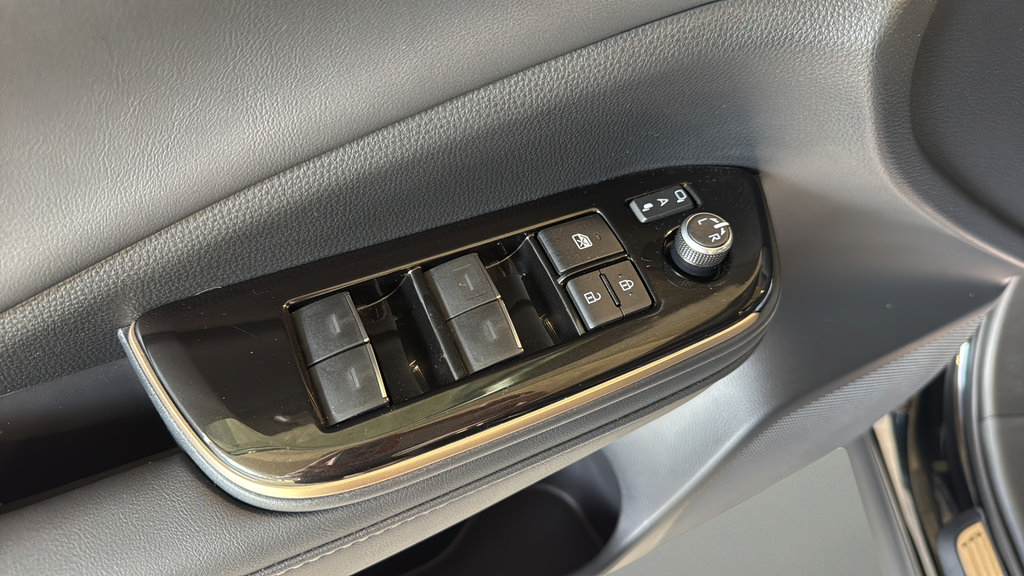 Used 2026 Toyota Crown AWD/4WD image 10
