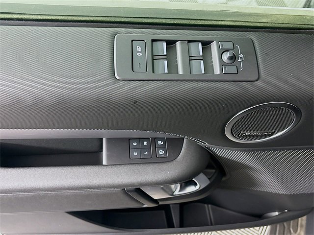 Used 2024 Land Rover Discovery Dynamic SE image 20