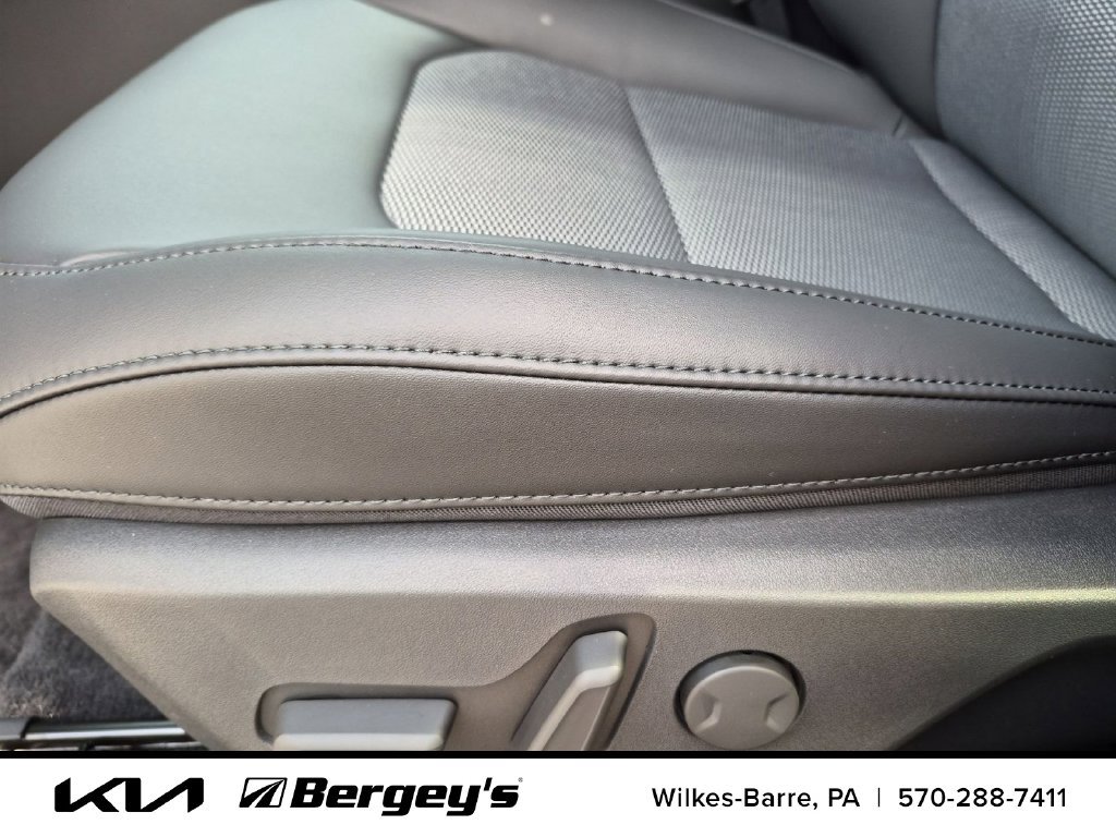 Certified 2025 Kia Niro EX w/ EX Cold Weather Package FWD image 22