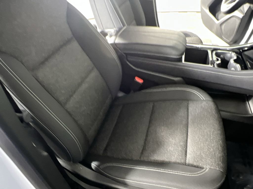 Certified 2025 Chevrolet Traverse LT w/ Sun and Wheel Package image 29