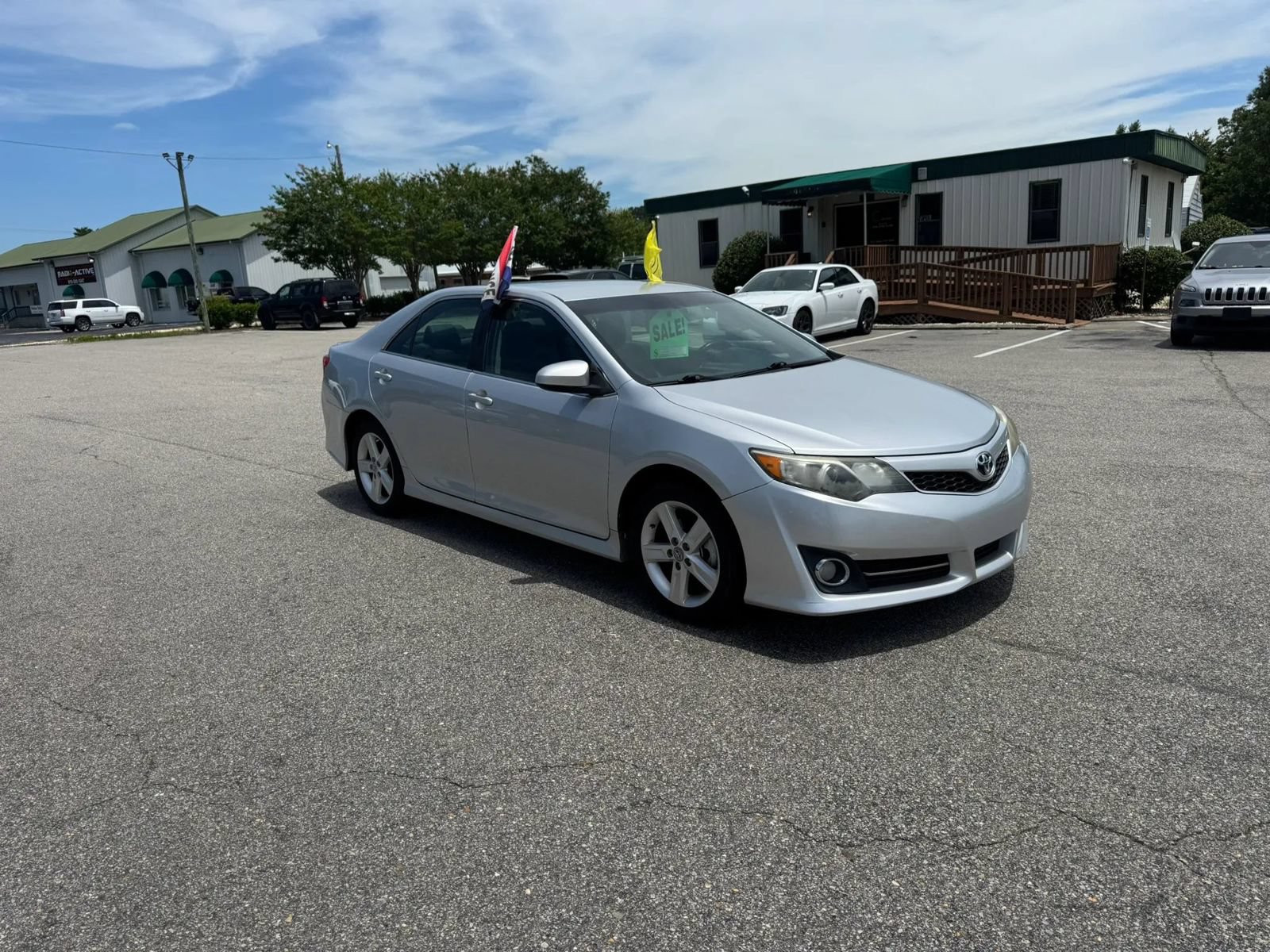 Used 2012 Toyota Camry SE FWD image 2