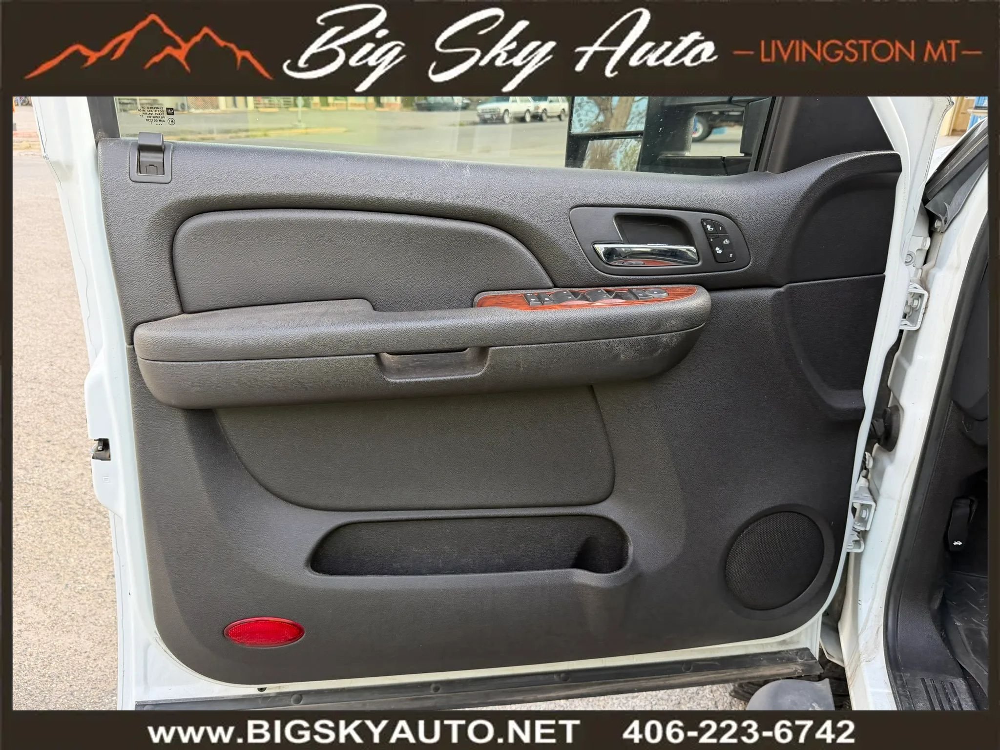 Used 2007 Chevrolet Silverado 2500 LTZ w/ Safety Package AWD/4WD image 12
