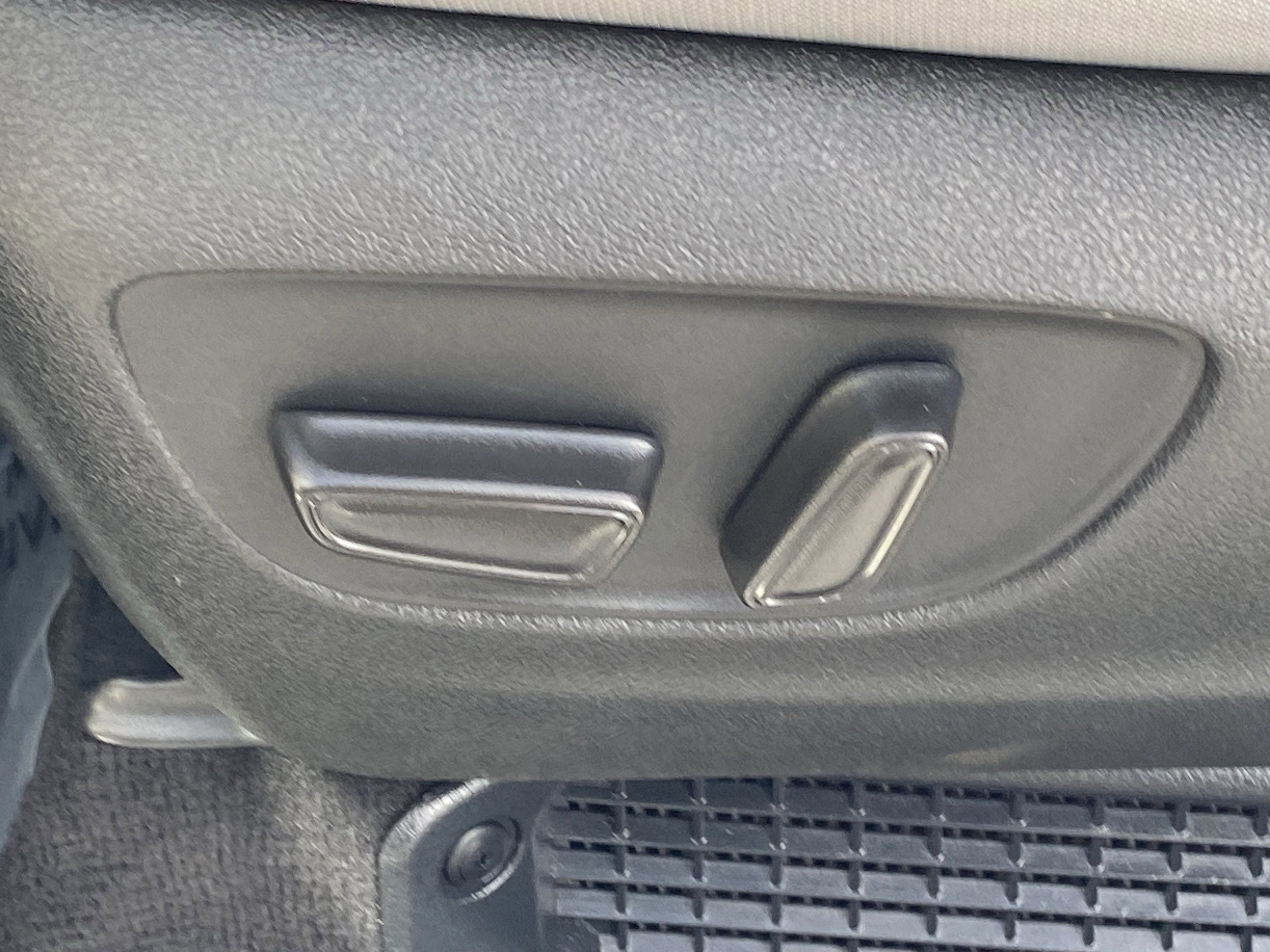 Certified 2025 Toyota Sienna LE FWD image 29