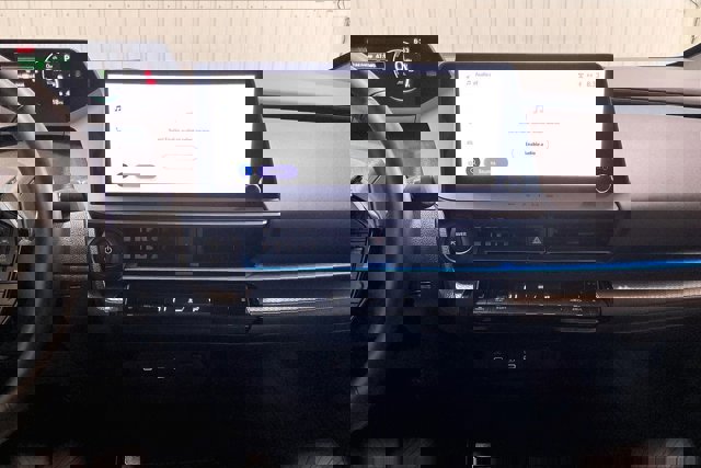 Used 2025 Toyota Prius XLE image 7