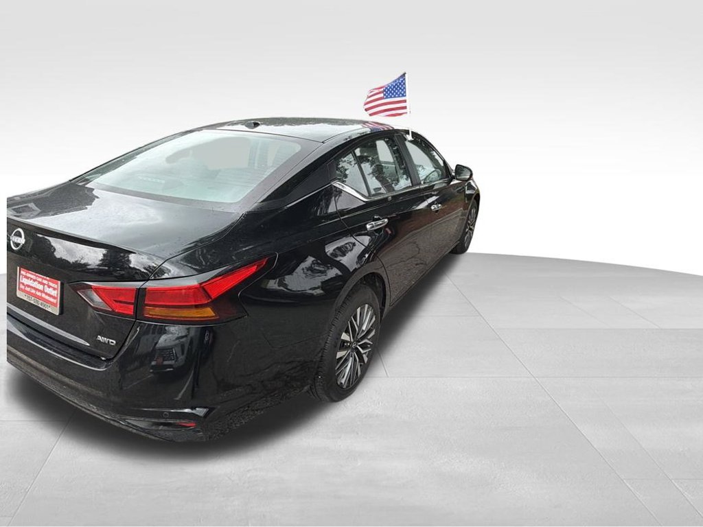 Used 2025 Nissan Altima 2.5 SV AWD/4WD image 5
