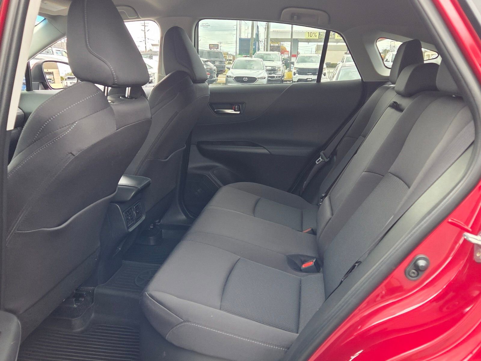 Used 2024 Toyota Venza LE image 6