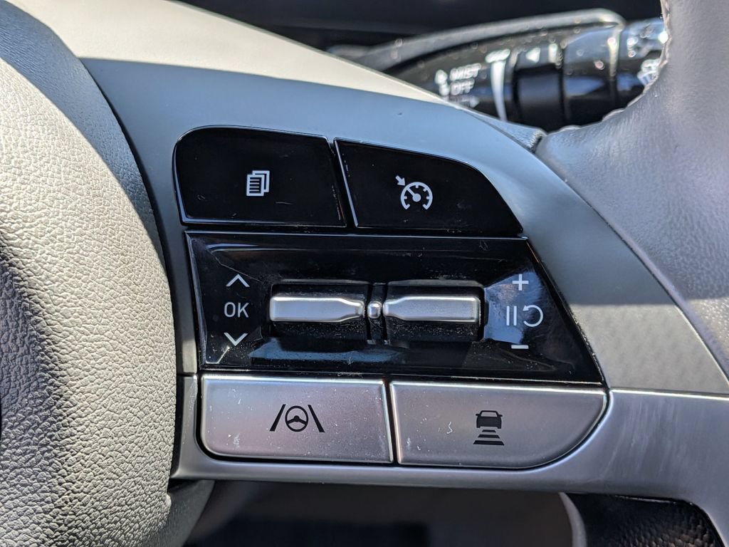 Certified 2023 Hyundai Elantra SEL w/ Convenience Package FWD image 17