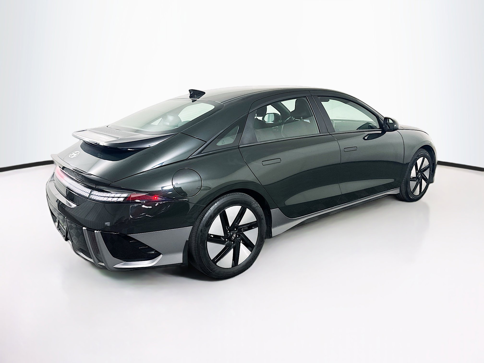 Used 2024 Hyundai Ioniq 6 SE RWD image 9