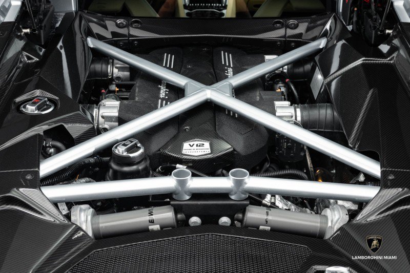 Used 2018 Lamborghini Aventador S image 37