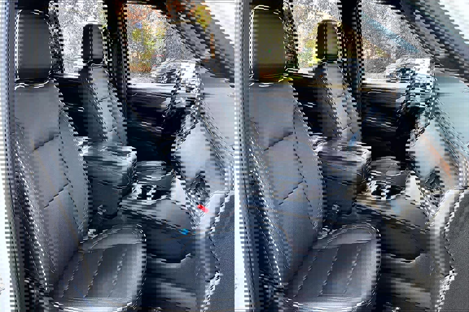 Used 2023 Chevrolet Suburban Premier image 8