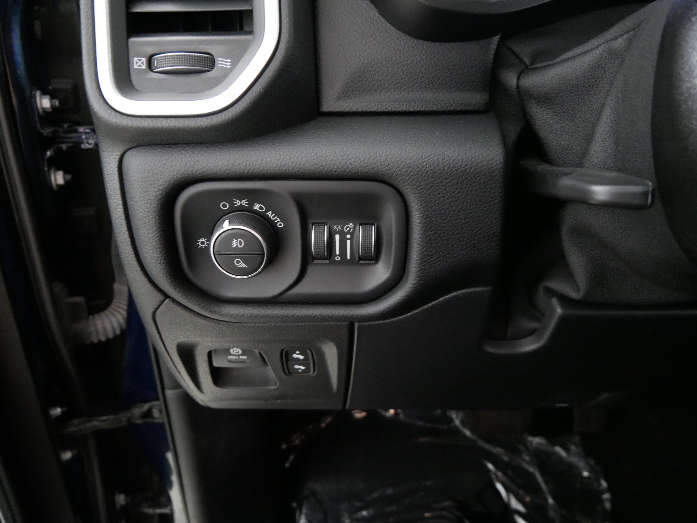 Used 2021 RAM 1500 Laramie AWD/4WD image 26