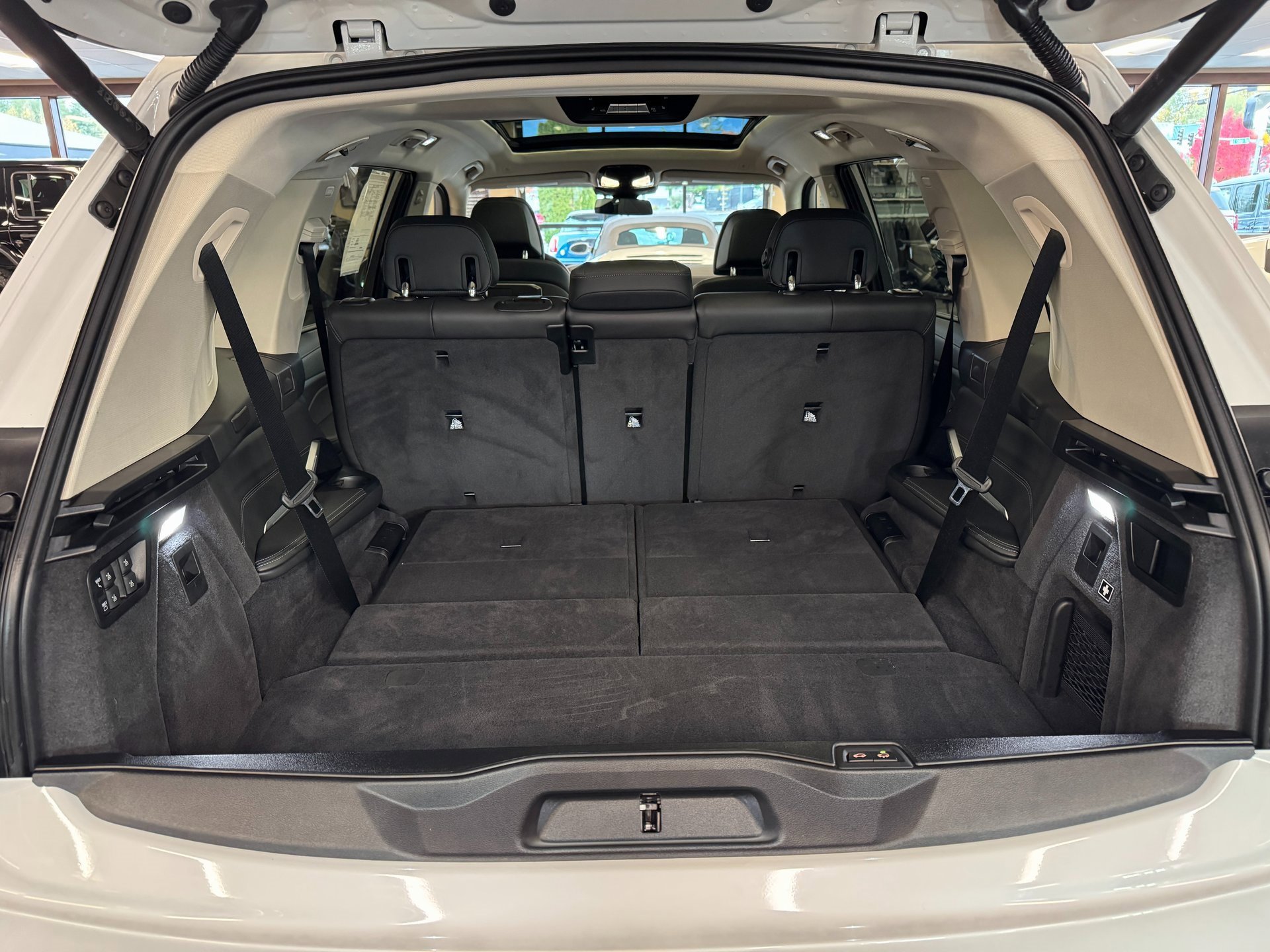 Used 2025 BMW X7 xDrive40i w/ Premium Package image 24