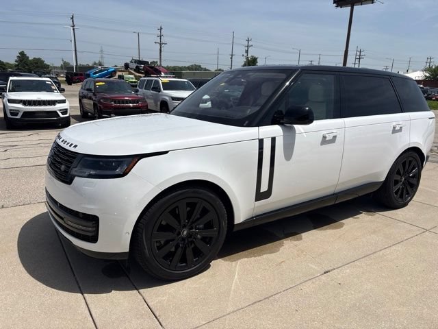 Used 2023 Land Rover Range Rover Long Wheelbase SE AWD/4WD image 4