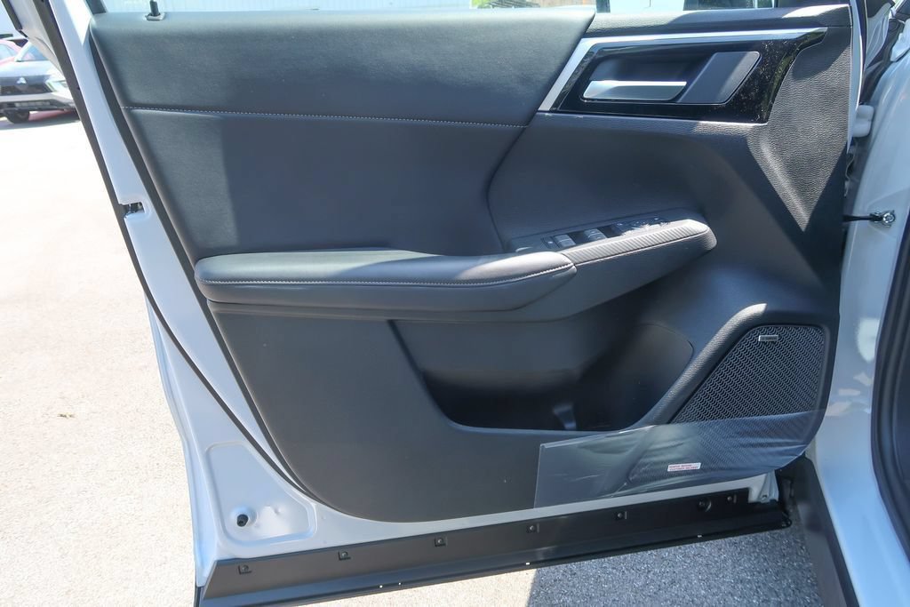 New 2026 Mitsubishi Outlander LE AWD/4WD image 23