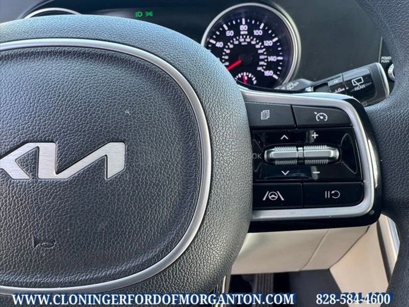 Used 2023 Kia Carnival LX image 22