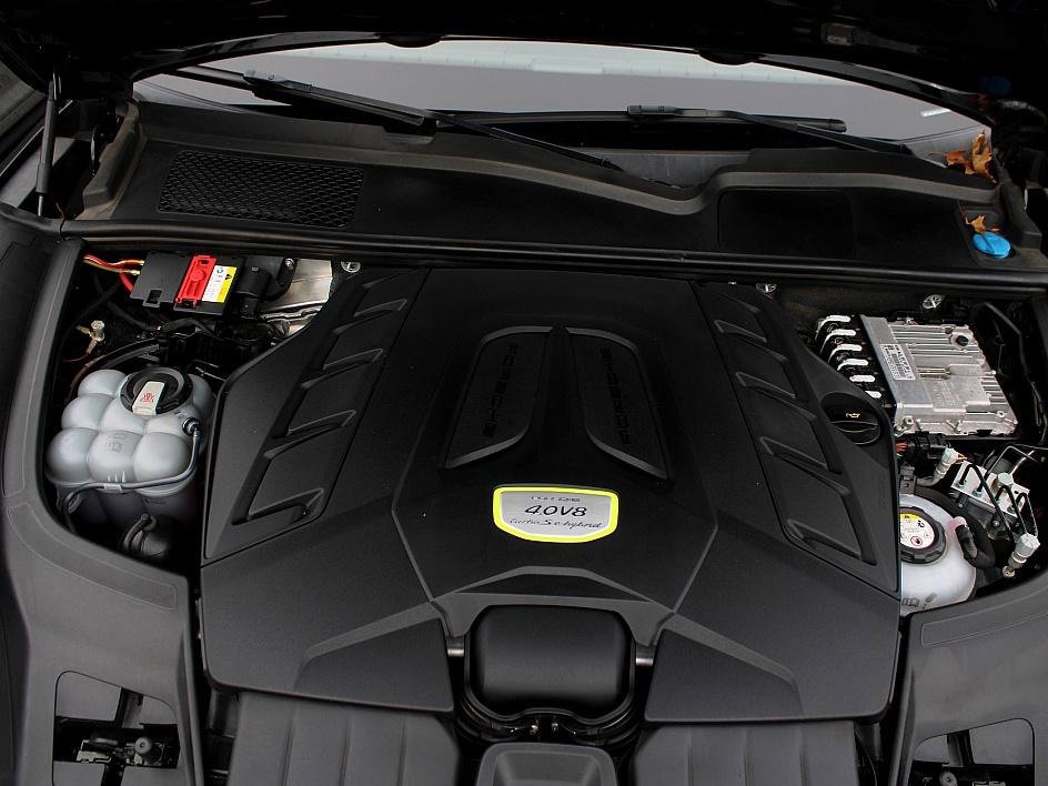 Used 2020 Porsche Cayenne Turbo S image 10