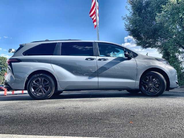 Certified 2025 Toyota Sienna XSE w/ XSE Premium Package AWD/4WD image 9