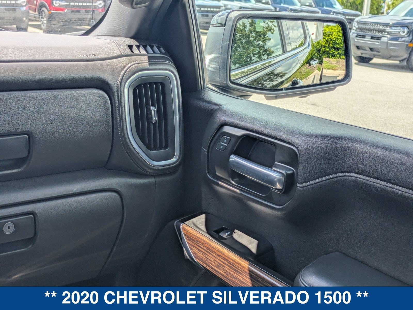 Used 2020 Chevrolet Silverado 1500 High Country w/ Technology Package AWD/4WD image 17