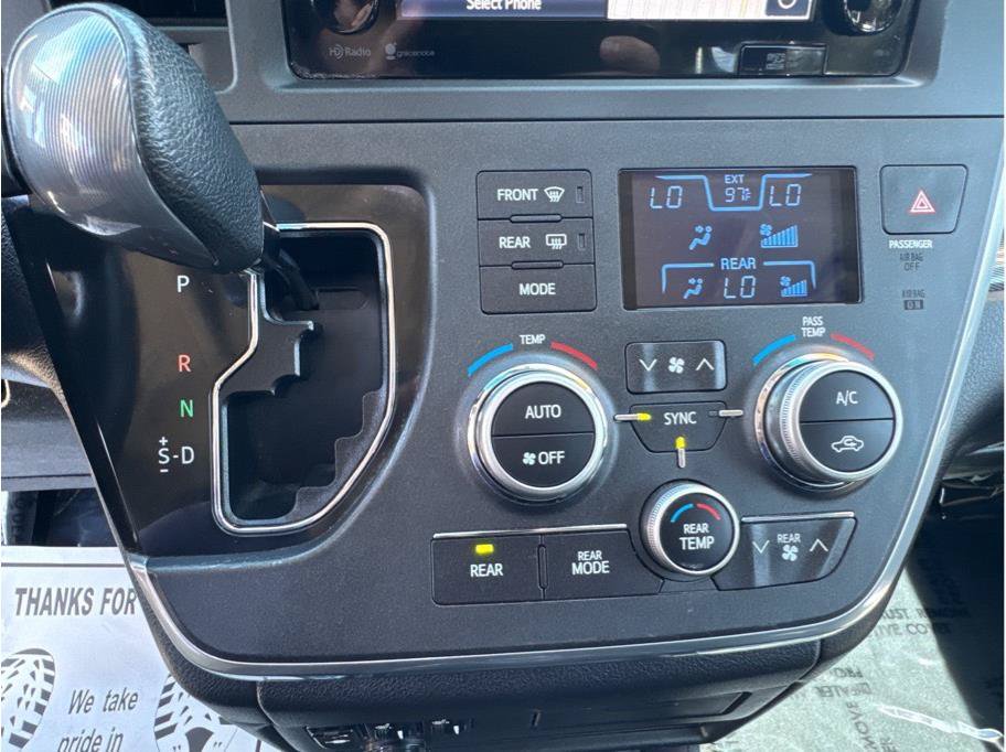 Used 2015 Toyota Sienna SE w/ SE Preferred Package FWD image 33