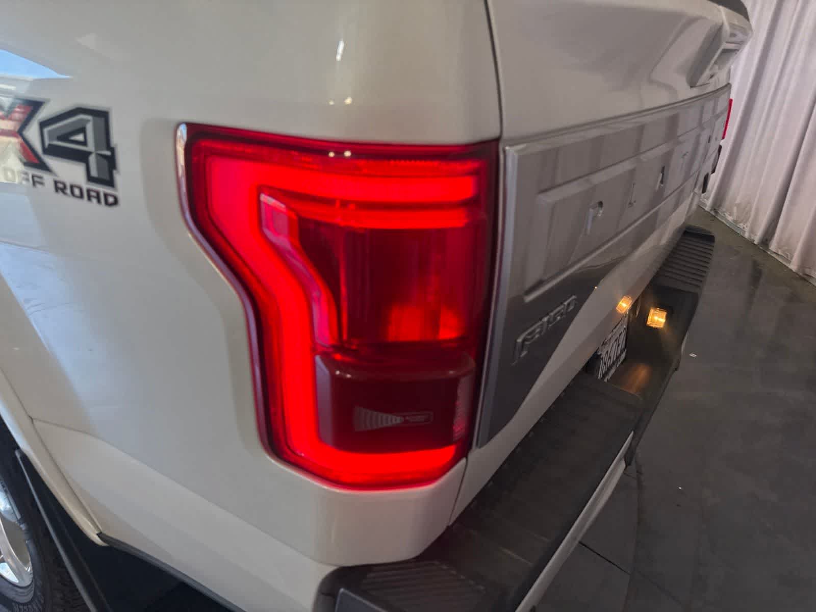 Used 2017 Ford F150 Platinum w/ Equipment Group 701A Luxury AWD/4WD image 13