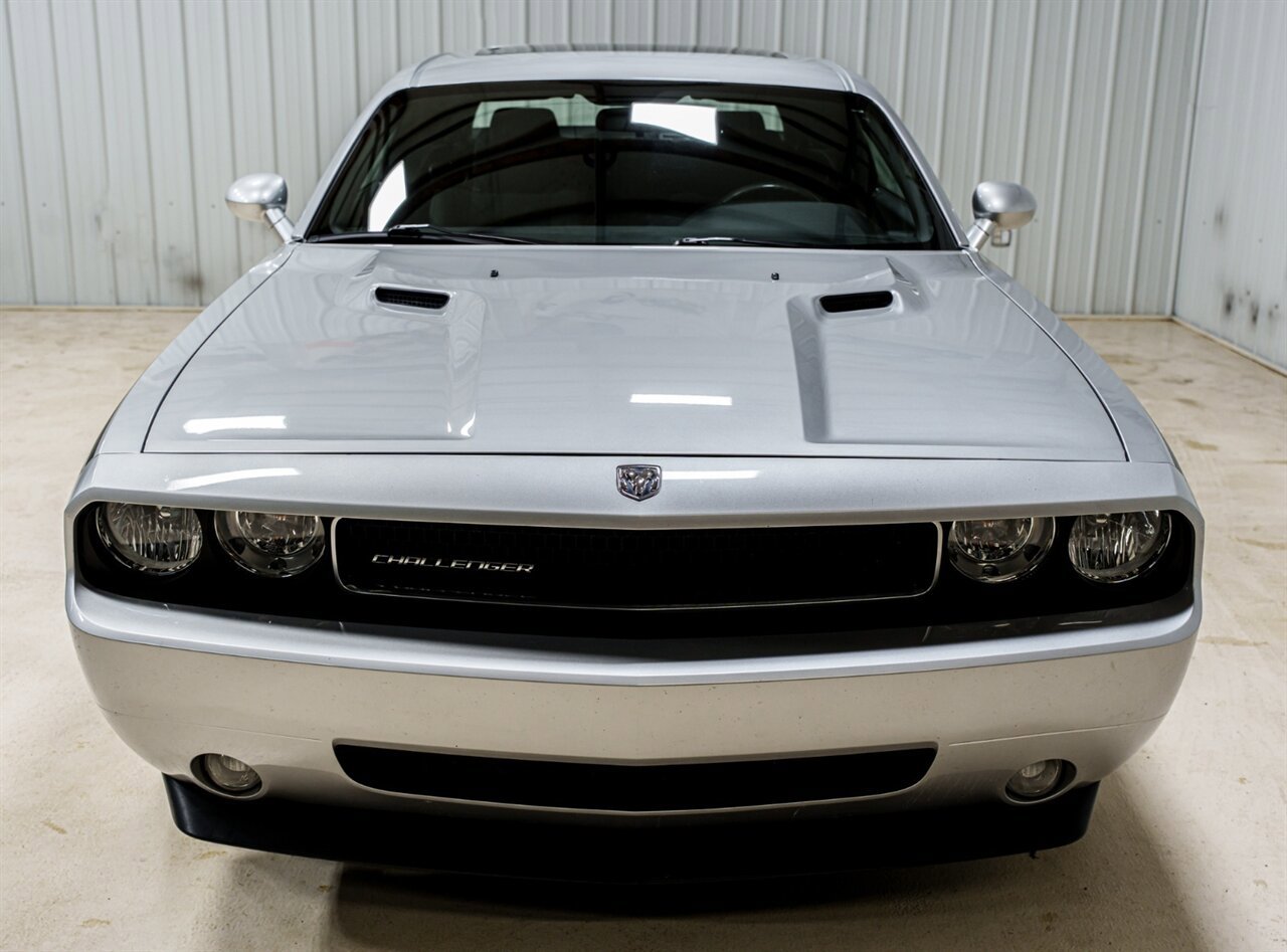 Used 2010 Dodge Challenger SE RWD image 19