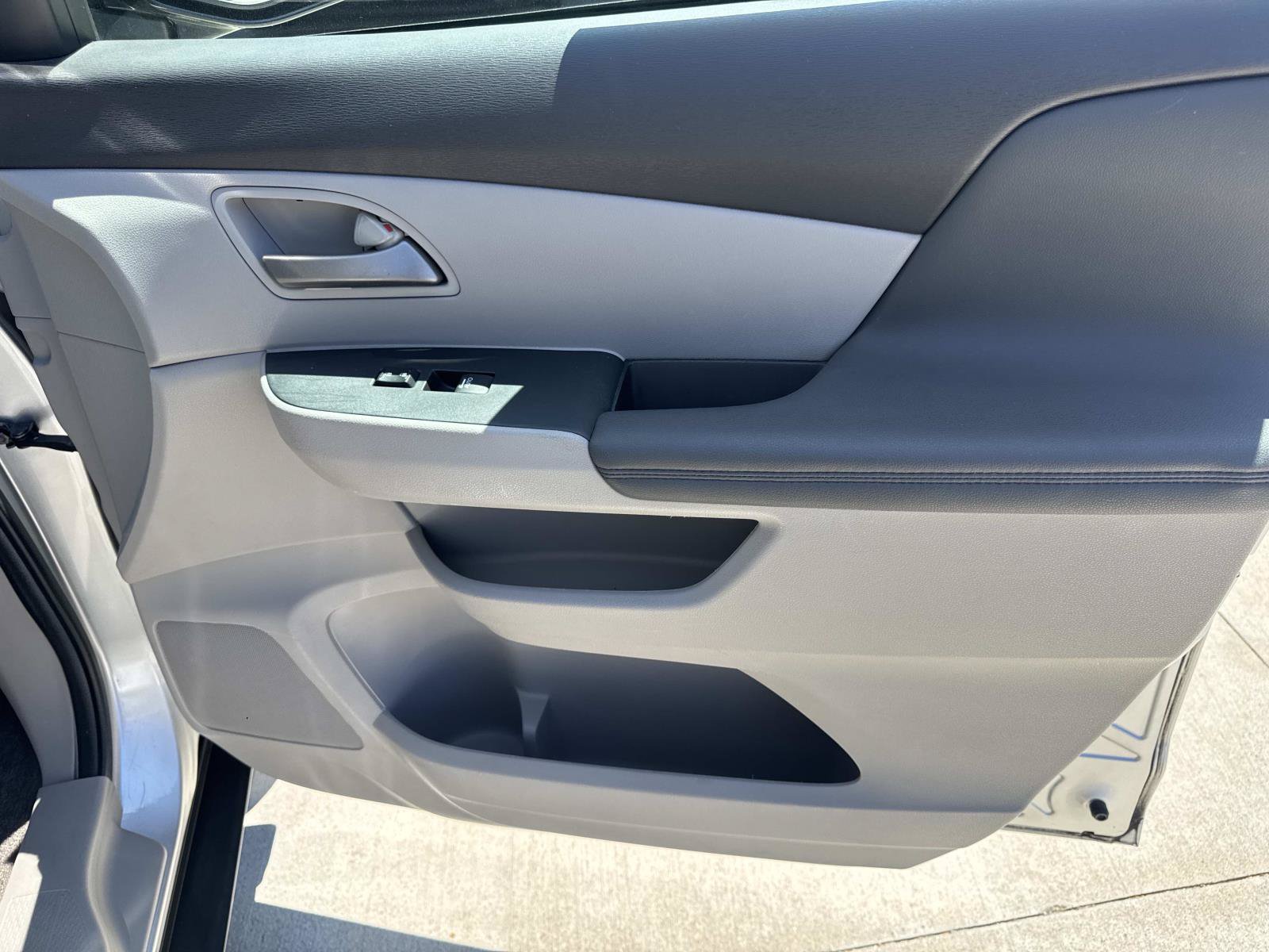 Used 2012 Honda Odyssey EX image 19