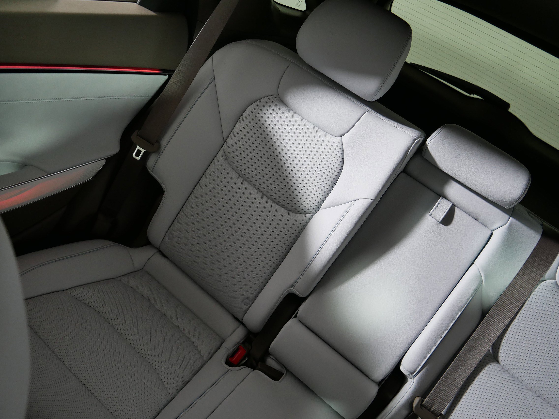 Certified 2026 Genesis GV70 2.5T Advanced AWD/4WD image 12