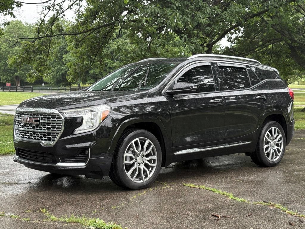 Used 2024 GMC Terrain Denali w/ Denali Premium Package AWD/4WD image 8