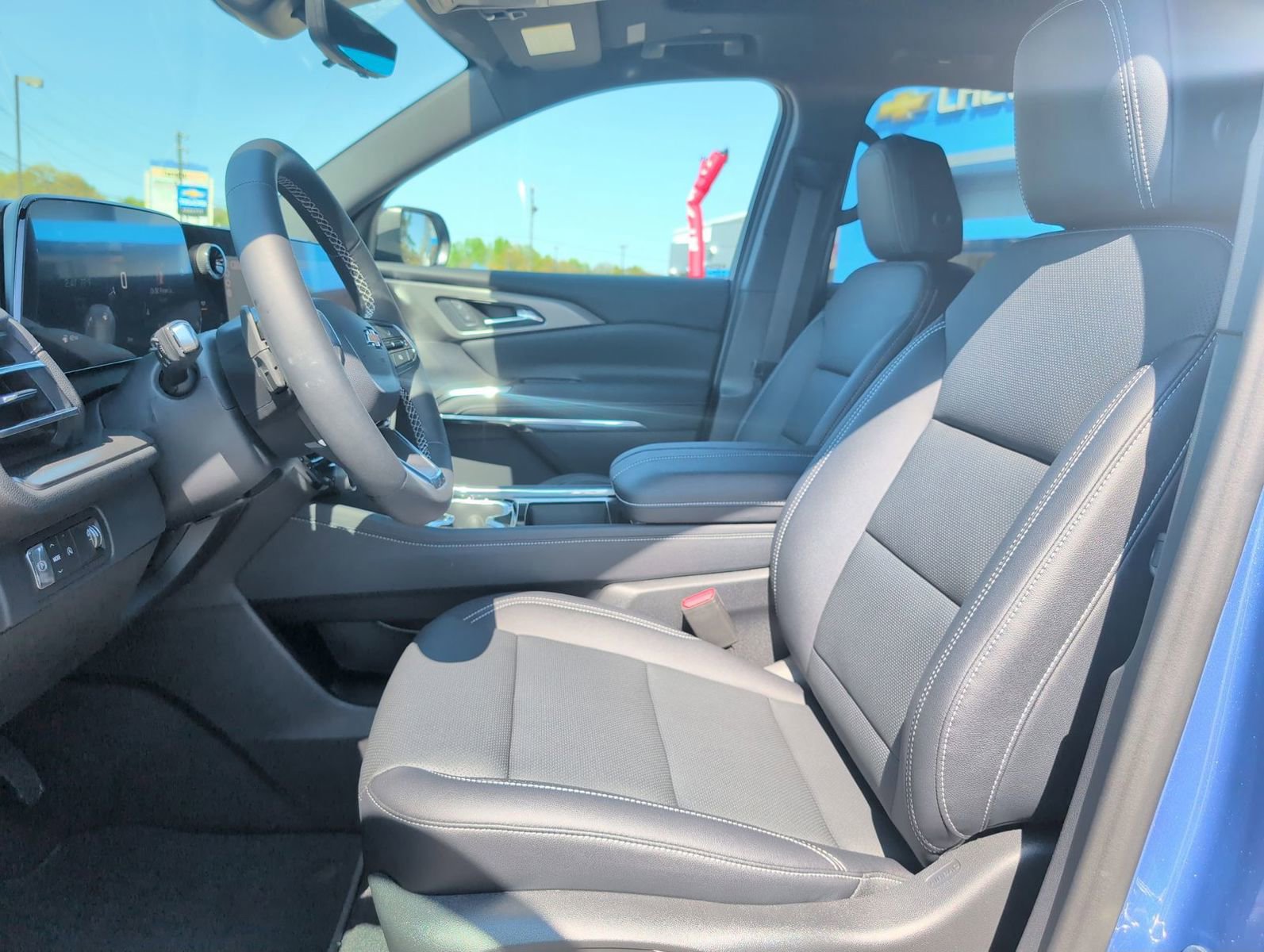 New 2026 Chevrolet Traverse LT w/ Sun and Wheel Package image 13