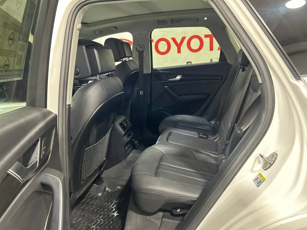 Used 2020 Audi Q5 e Premium Plus w/ Premium Plus Package AWD/4WD image 21