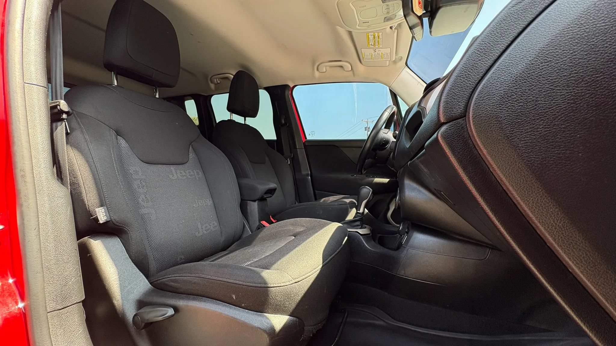 Used 2017 Jeep Renegade Latitude w/ Popular Equipment Group AWD/4WD image 29