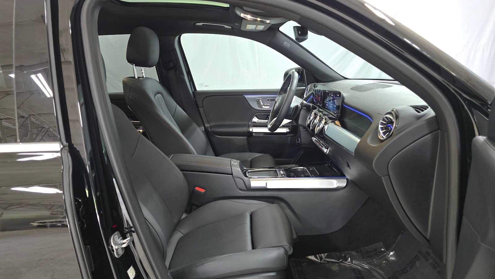 Used 2026 Mercedes-Benz GLB 250 4MATIC image 11