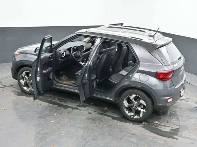 Used 2023 Hyundai Venue Limited image 43