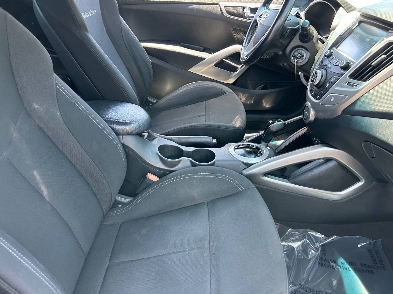 Used 2017 Hyundai Veloster FWD image 12