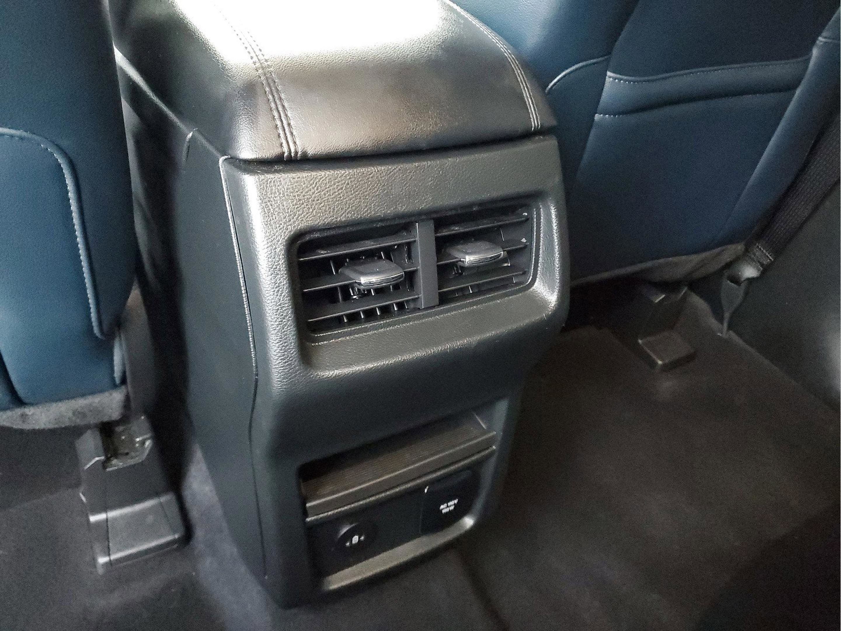 Used 2024 Ford Edge SEL w/ Sport Appearance Package image 17