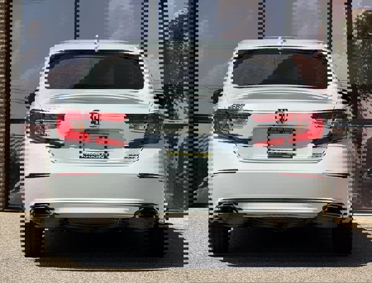 Used 2018 Honda Accord Sport image 12