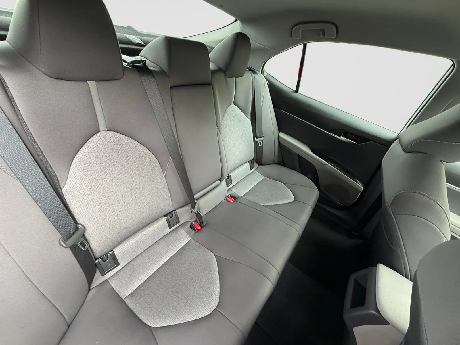 Used 2024 Toyota Camry LE AWD/4WD image 18