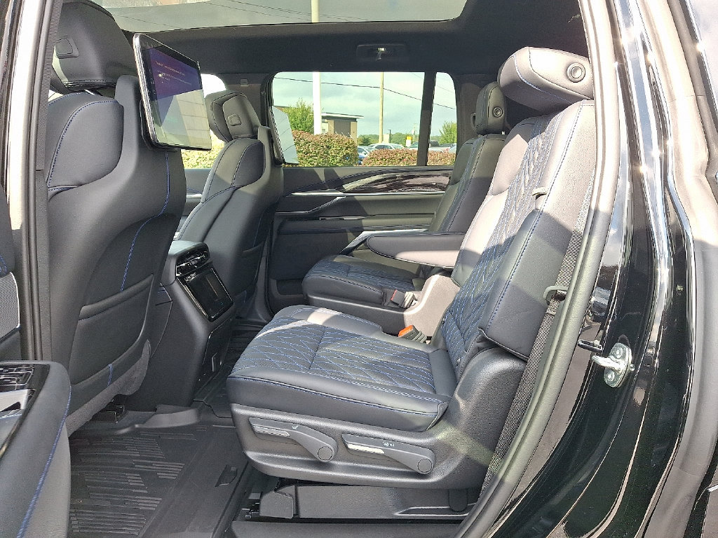 New 2026 Cadillac Escalade IQL Sport 1 w/ LPO, ONYX Package AWD/4WD image 5
