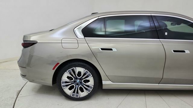 Used 2023 BMW i7 xDrive60 image 15