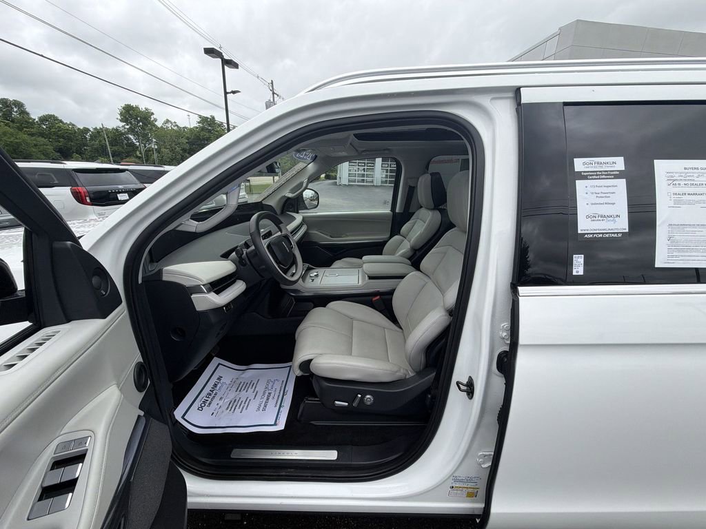 Used 2025 Lincoln Navigator L Reserve AWD/4WD image 11