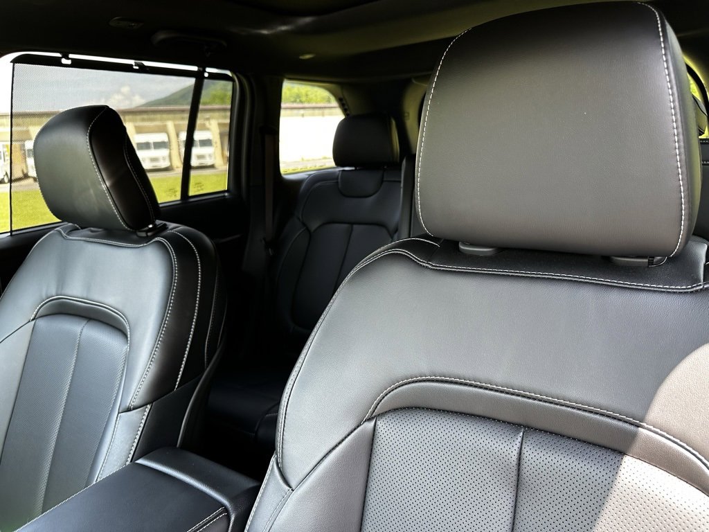 Used 2025 Jeep Grand Cherokee Limited w/ Luxury Tech Group II image 19