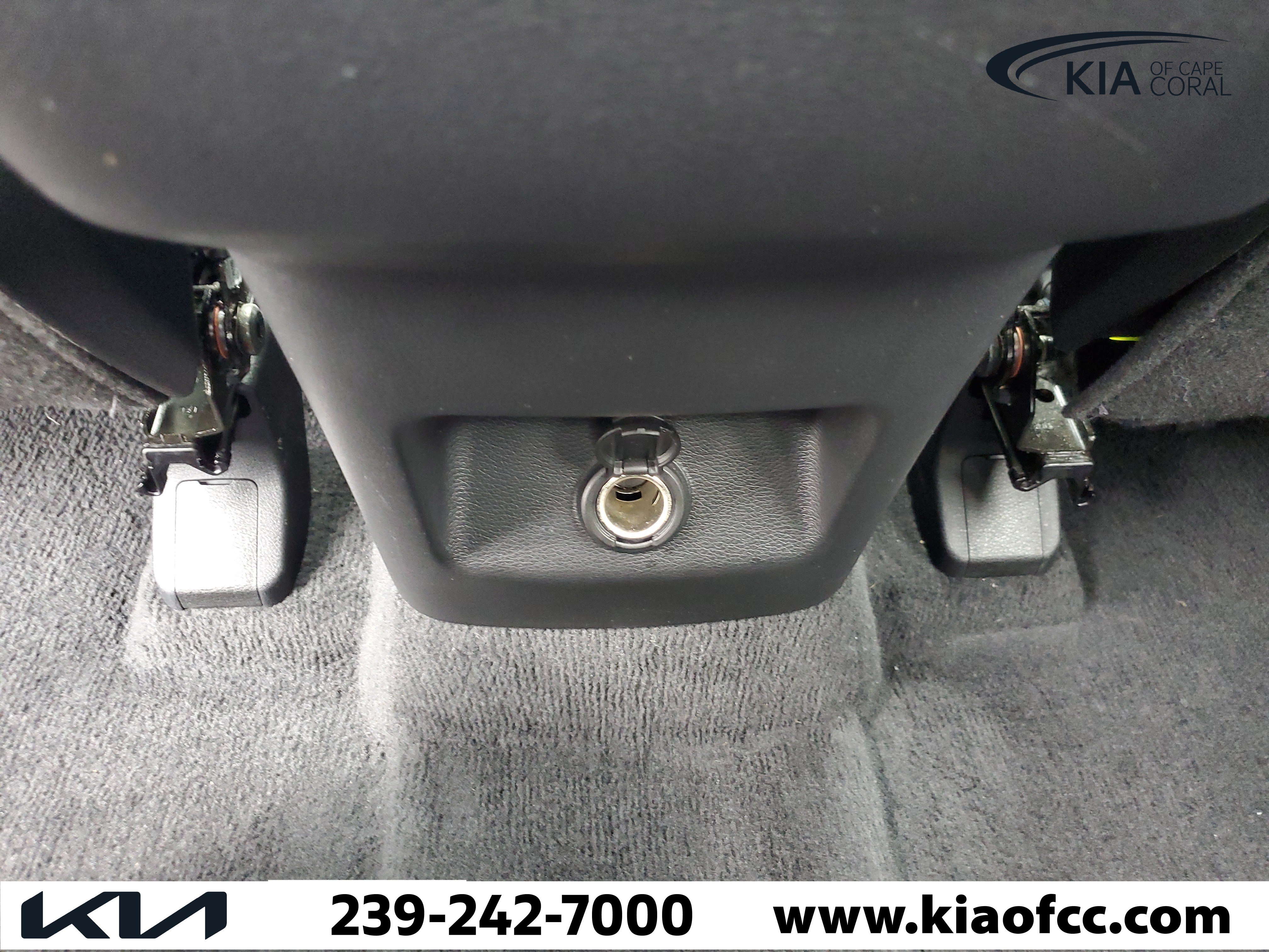 Certified 2024 Kia Telluride EX w/ EX Captain's Chair Package FWD image 17