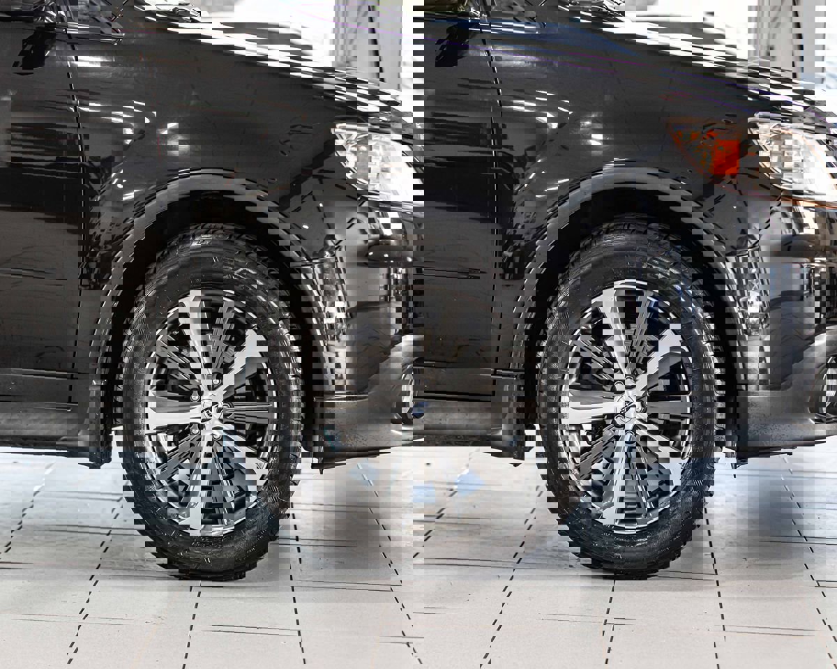 Used 2010 Subaru Tribeca Limited image 12