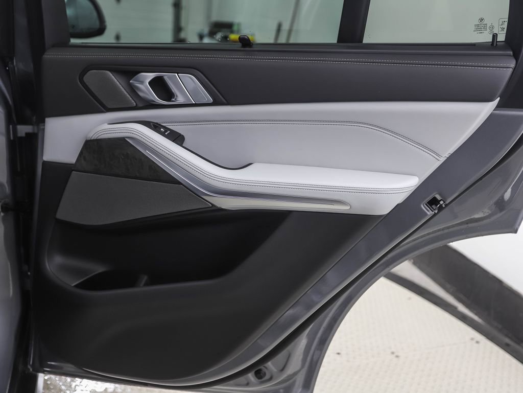 New 2026 BMW X5 xDrive40i w/ Executive Package image 24